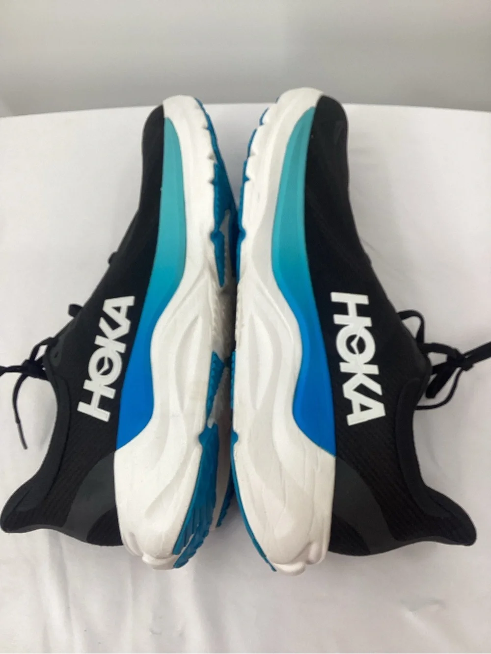 Hoka Arahi 8 Running Sneakers
